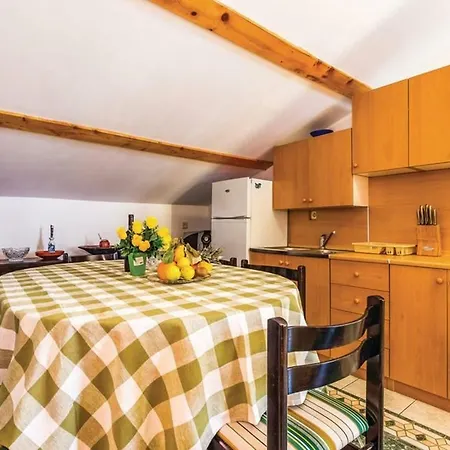 In 38032 Apartment *